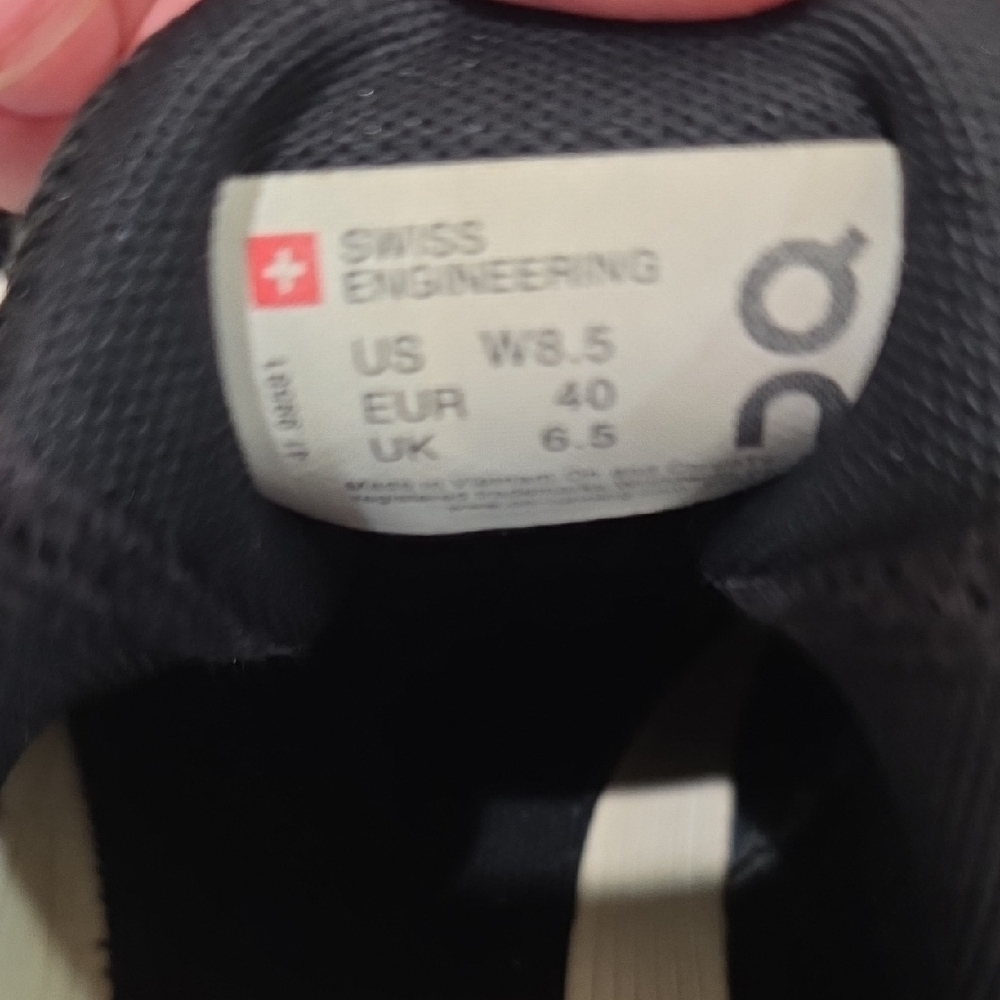 On Running CloudSwift Women's Black and White Athletic Shoes Size 8.5 - Picture 7 of 9